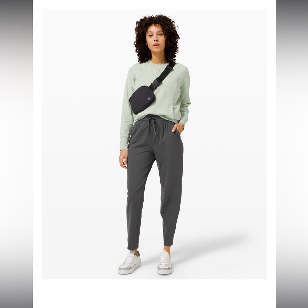Keep it moving Lululemon joggers gray nwot size 4 activewear yoga fall casual
